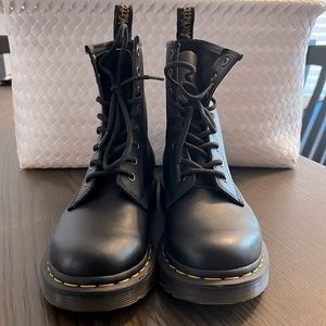 Doc Martens 8 hole leather. Size 7! Worn once!